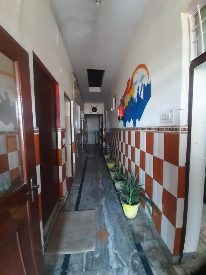 Friends Guest House & Hostel- Near Taj Mahal Agra  Bagian luar foto