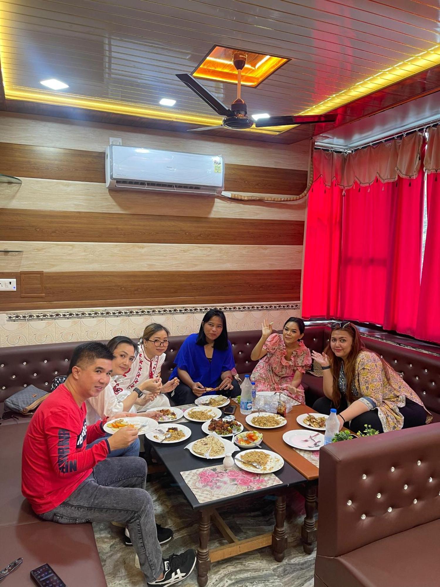 Friends Guest House & Hostel- Near Taj Mahal Agra  Bagian luar foto