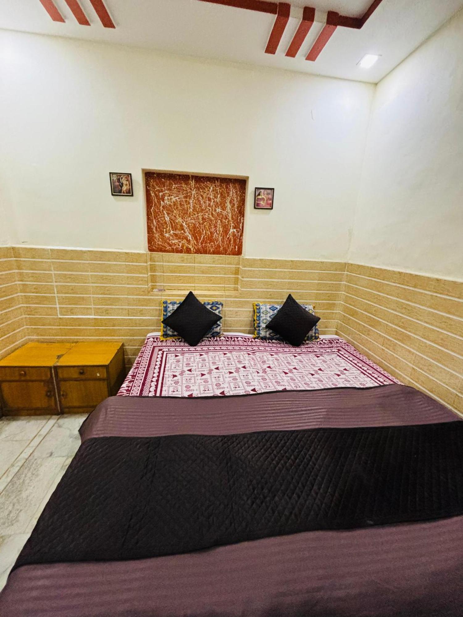 Friends Guest House & Hostel- Near Taj Mahal Agra  Bagian luar foto